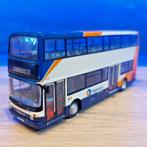 Cmnl ukbus 1040 dennis - cmnl, trident