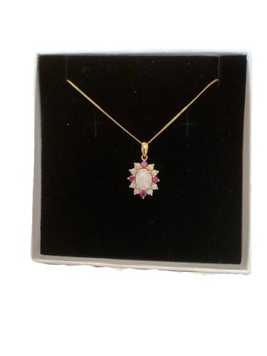 Beautiful 9ct gold opal and - beautiful,
