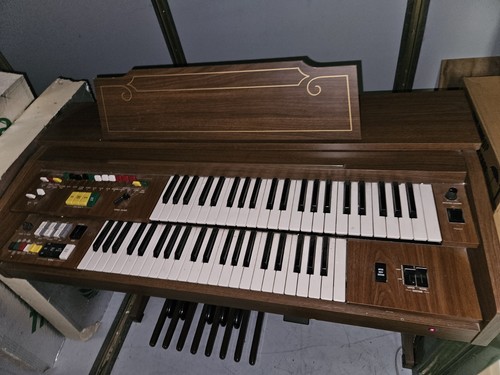 Yamaha elecric organ - b-35,