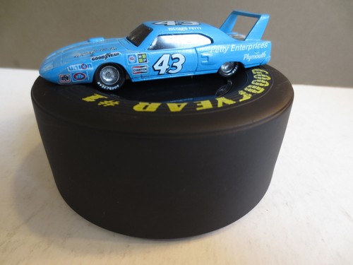 Richard petty car - 1:64, &