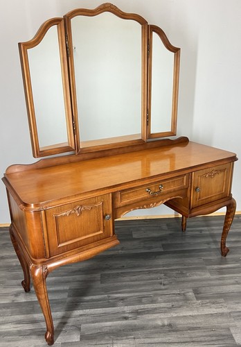 Vintage dressing table with - table,