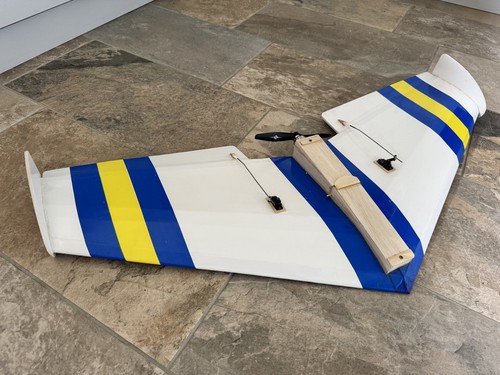 Flying wing plane 97cm span - wing,