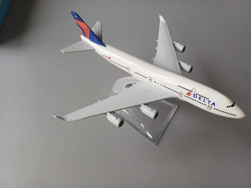 Diecast model airliner 450 - diecast, 1:450