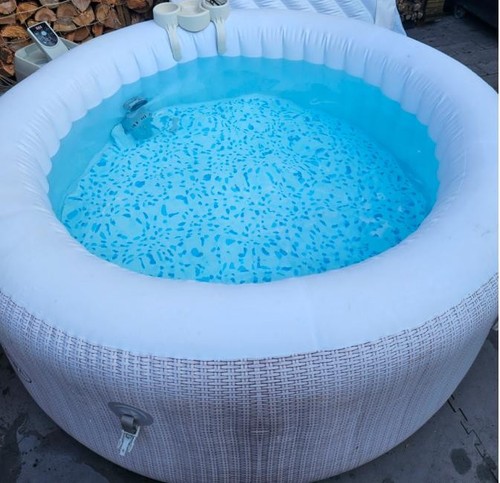 Bestway lay spa hot tub - lay-z-spa,