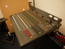 Mackie 24 8 Mixing Console +