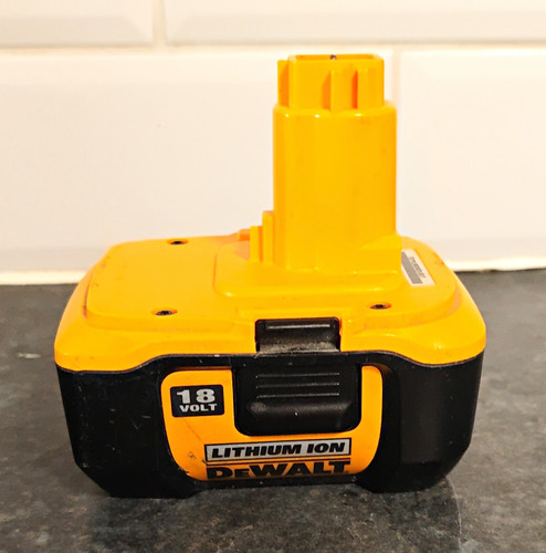 Dewalt 18v 2ah lithium ion - dewalt, lithium-ion