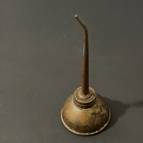 Antique thumb pump oil can - thumb,