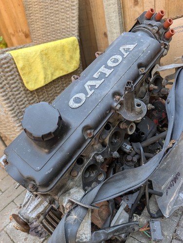 Volvo b200e cylinder head 240 - volvo,