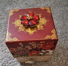 Festive Vintage Punch Studio Triple Milled Luxury Rose Soap Music Box, Red Jewel