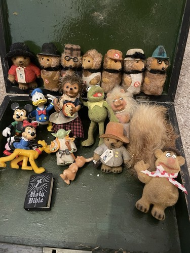 Job lot flocked figures - lot,