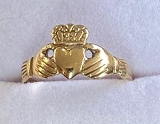 VINTAGE 9ct GOLD CLADDAGH RING