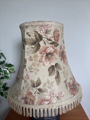 Large vintage floral scalloped - large,