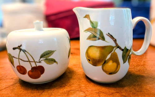 Royal worcester evesham gold - worcester,