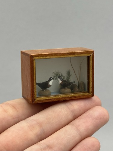 Artisan signed bird - 1:12,