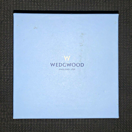 Wedgwood wild strawberry bone - strawberry,