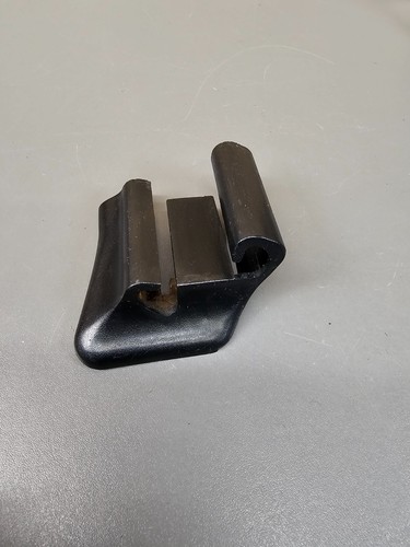 Audi front seat - rail, end