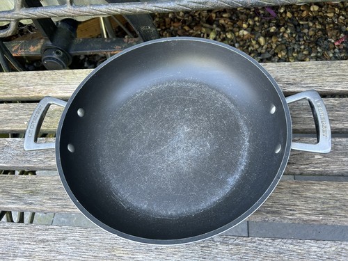 Creuset non stick shallow - stick,