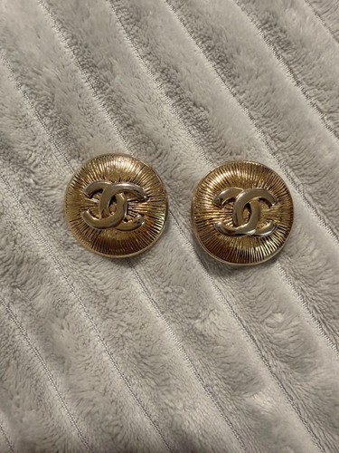 Chanel vintage gold clip - vintage,