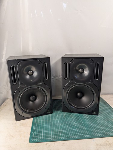 Behringer truth b2031p powered - truth,