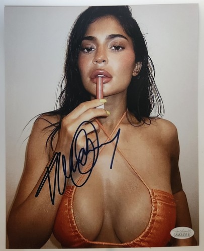 Kylie jenner signed 8x10 - kylie,
