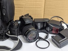 Fujifilm FinePix HS Series HS30EXR 16.0MP Digital Camera Kit