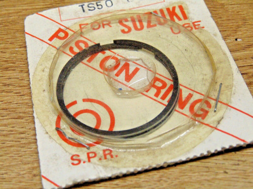 Replacement piston rings for - piston,