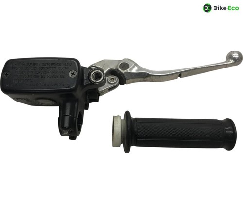 Front brake master cylinder