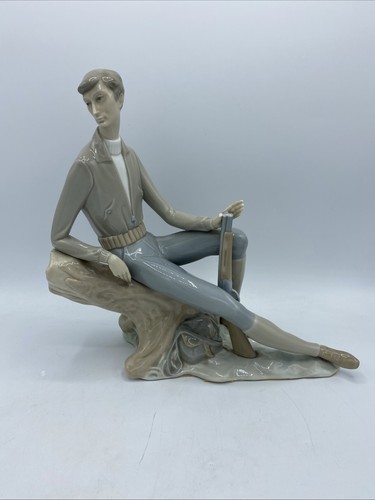 Nao lladro resting hunter - lladro,