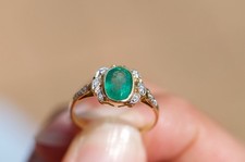18ct Real Emerald 8x6=1.24ct, 12x Bril Cut Diamonds, 3.1g Expert Authentication