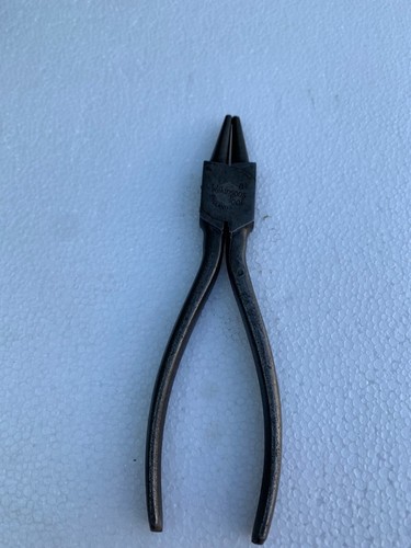Round needle nose pliers - round,