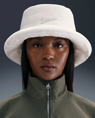 Size medium nike apex - medium,