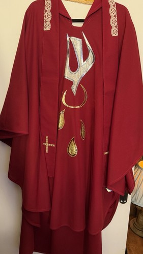 Red vestments descent - red,