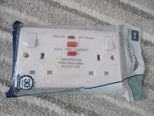 BG Nexus 822ARCD - 2 Gang Twin RCD 13 Amp Switched Socket Outlet