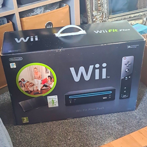 Nintendo wii fit plus - nintendo, pack