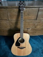 Yamaha FG820L Left Hand Acoustic Guitar - with gig bag