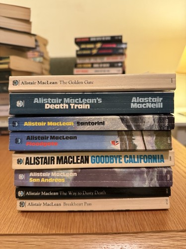 Alistair maclean paperback - 8, x
