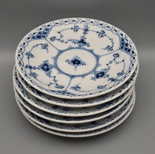Set small plates - of,
