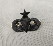 US ARMY AIRBORNE PARATROOPER