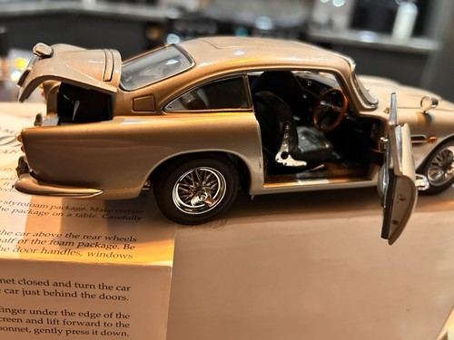 Danbury mint james - bond, 007