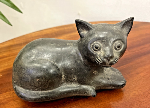Wide eyed cat figurine solid - cat, ~