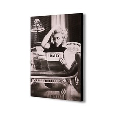 Marilyn Monroe Reading