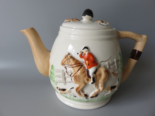 Vintage hunting scene teapot - hunting,
