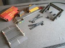 TRIANG OO GAUGE-  STATION