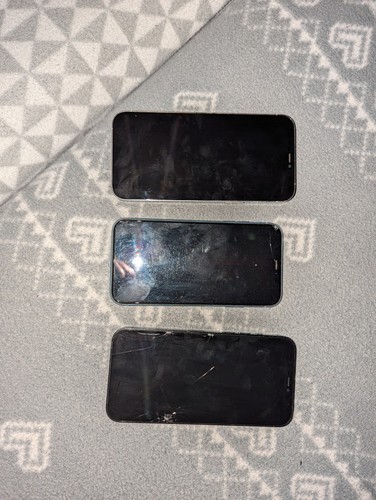 Job lot apple iphones - 3x,