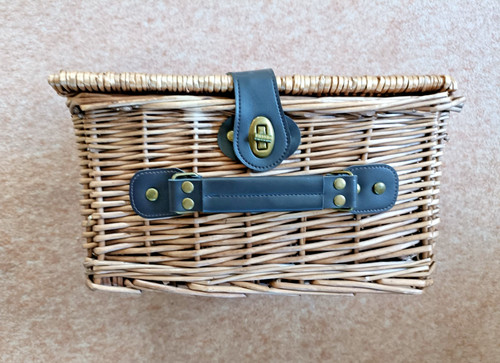 Brown empty wicker picnic gift - brown,