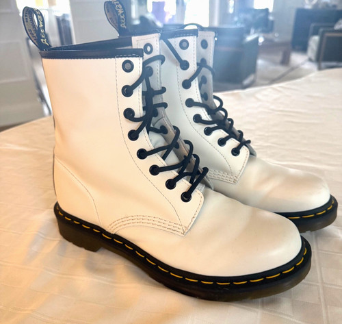 Martens womens boots sz us - martens,