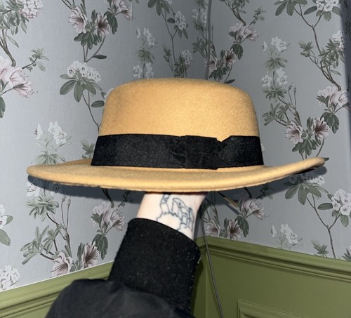 Wide brim tan boater style - brim,