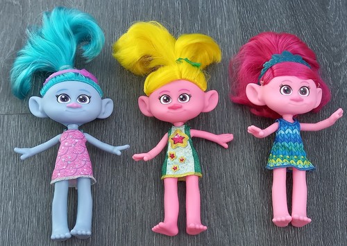 Trolls band together - 3,