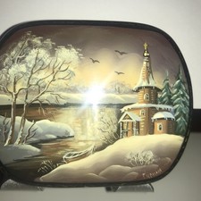 Vintage FEDOSKINO RUSSIAN LACQUERED trinket box, winter scene vgc