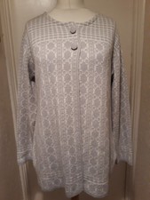 New-Afibel-pale grey and white